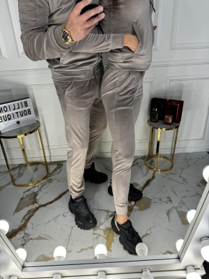 LIETUVIŠKI VELIŪRINIAI POROMS KREMINIAI SPORTINIAI KOSTIUMAI