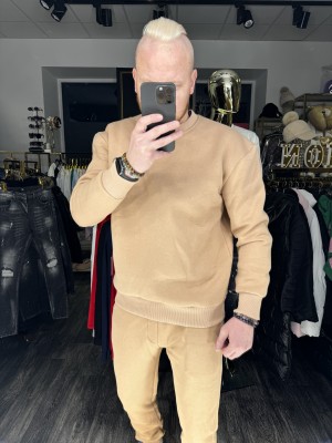 KREMINIAI SU PAŠILTINIMU SPORTINIAI KOSTIUMAI