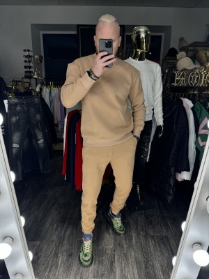 KREMINIAI SU PAŠILTINIMU SPORTINIAI KOSTIUMAI