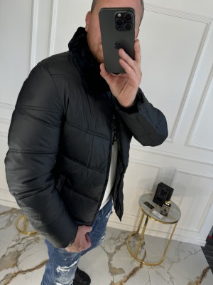 TRUMPA JUODA STRIUKĖ SU KAILIUKU