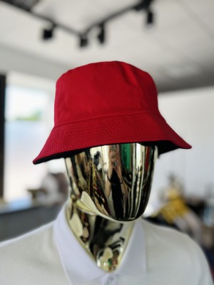 ŽVEJO RAUDONA KEPURĖ (PANAMKĖ