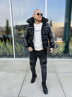 TRUMPA JUODA STRIUKĖ