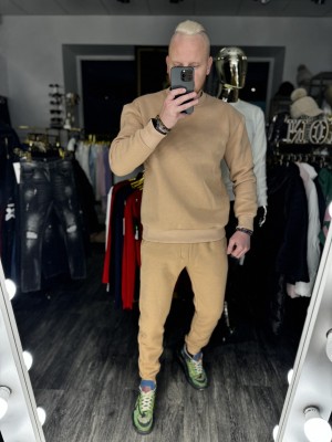 KREMINIAI SU PAŠILTINIMU SPORTINIAI KOSTIUMAI