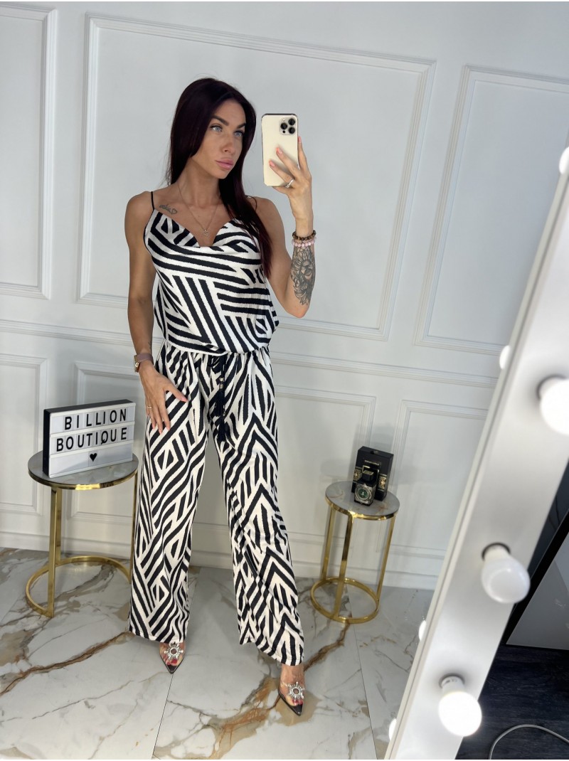 2DALIŲ KOSTIUMĖLIS SU KELNĖMIS