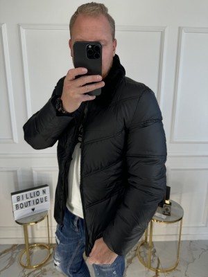 TRUMPA JUODA STRIUKĖ SU KAILIUKU