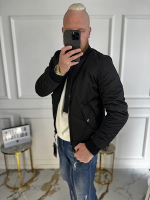 TRUMPA JUODA STRIUKĖ - BOMBERIS