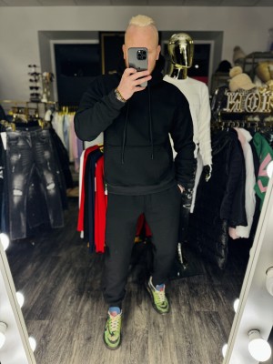 JUODI SU PAŠILTINIMU SPORTINIAI KOSTIUMAI