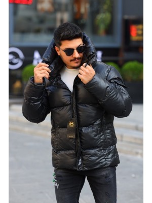 TRUMPA SU KAPIŠONU STRIUKĖ